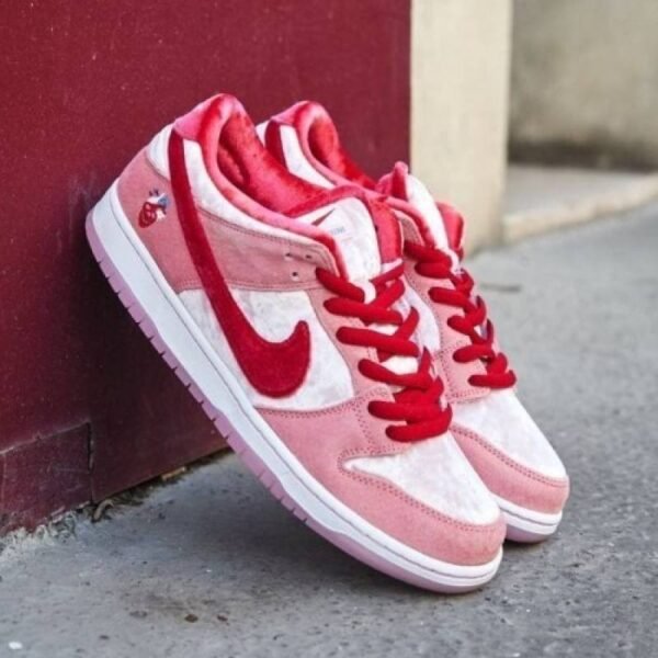 Nike Sb dunk low pro Qs Strange Love