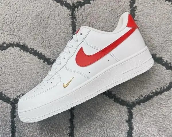 AIRFORCE 1 LOW essential gym red mini swoosh